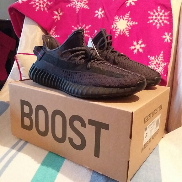 Yeezy Boost 350 v2 Black - Picture 1 of 8